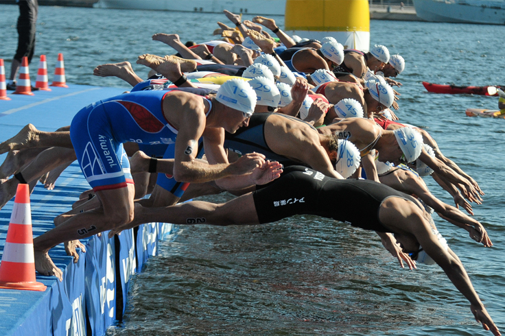 Triathletes setting off.